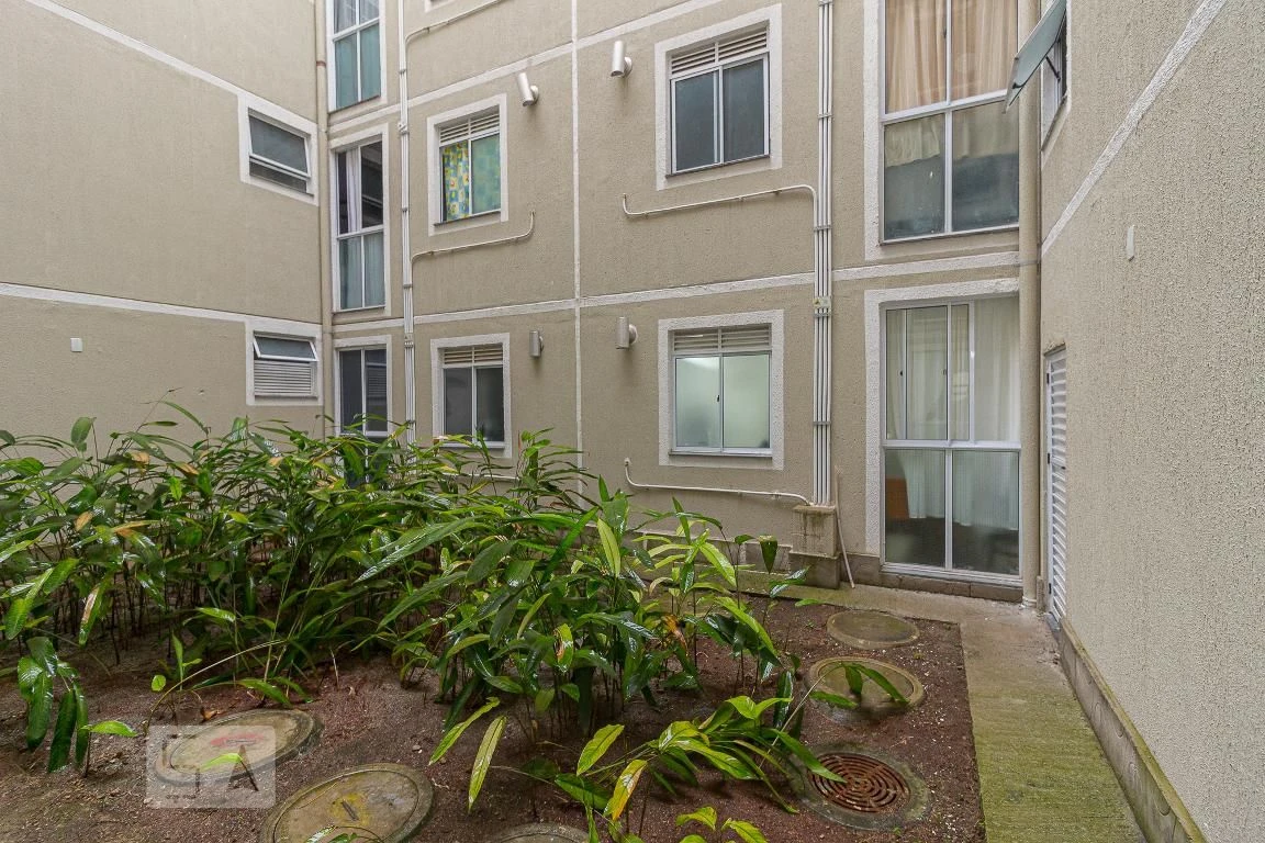 2-bedroom apartment in a building with a pool — photo 28