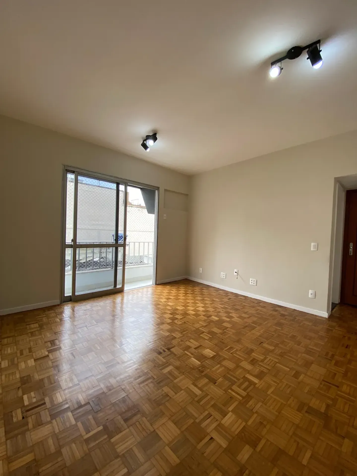 Пральна машина та 2 спальні: квартира 90 м² — photo 2