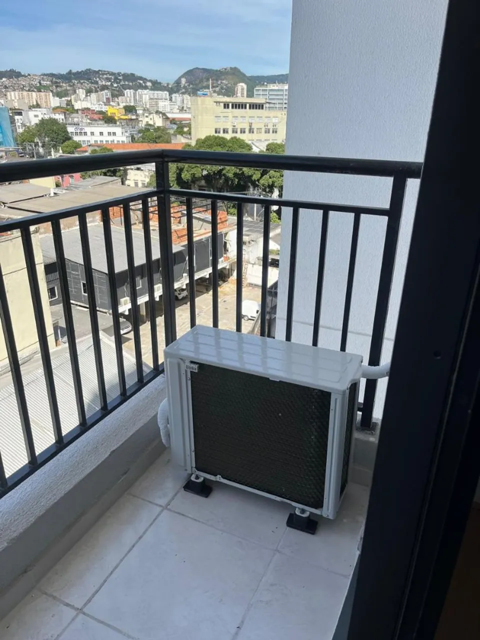 1-bedroom apartment with balcony and laundry area — photo 11
