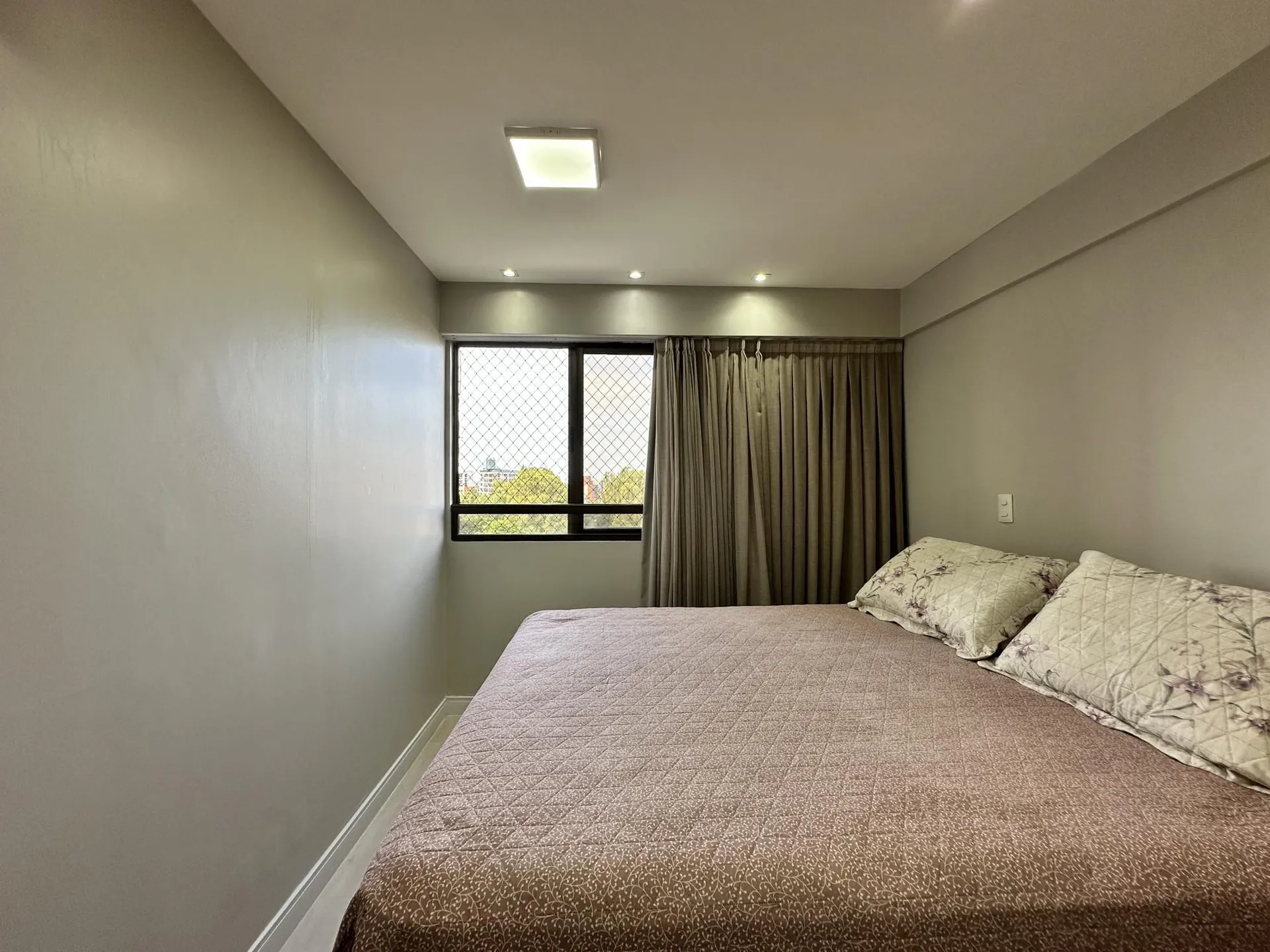 2-bedroom apartment with floor-to-ceiling windows — photo 39