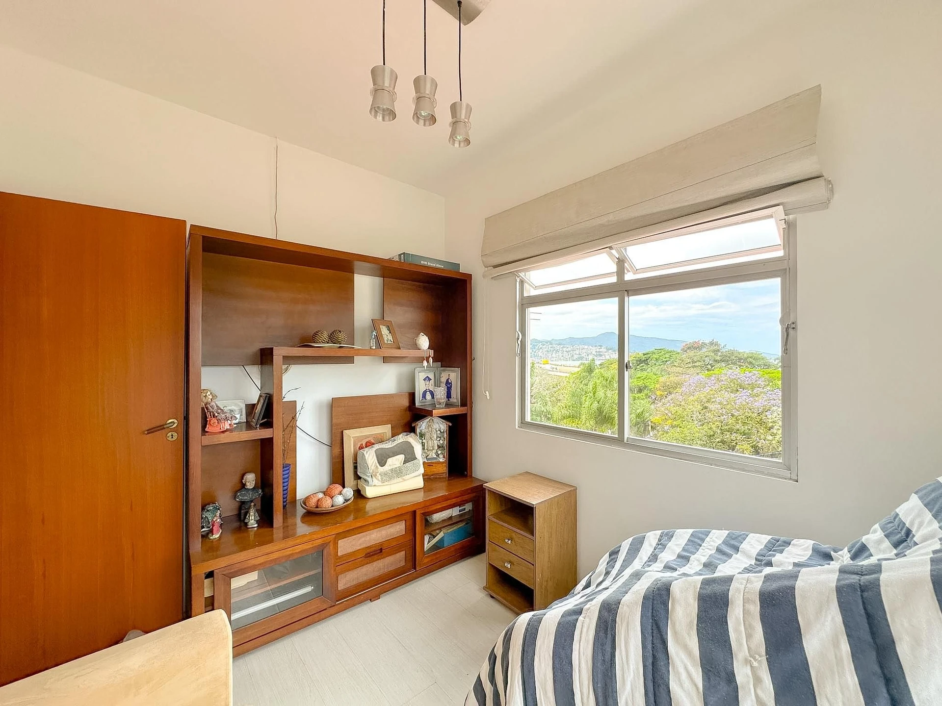 Furnished house, 250 m², with a bathtub — photo 45