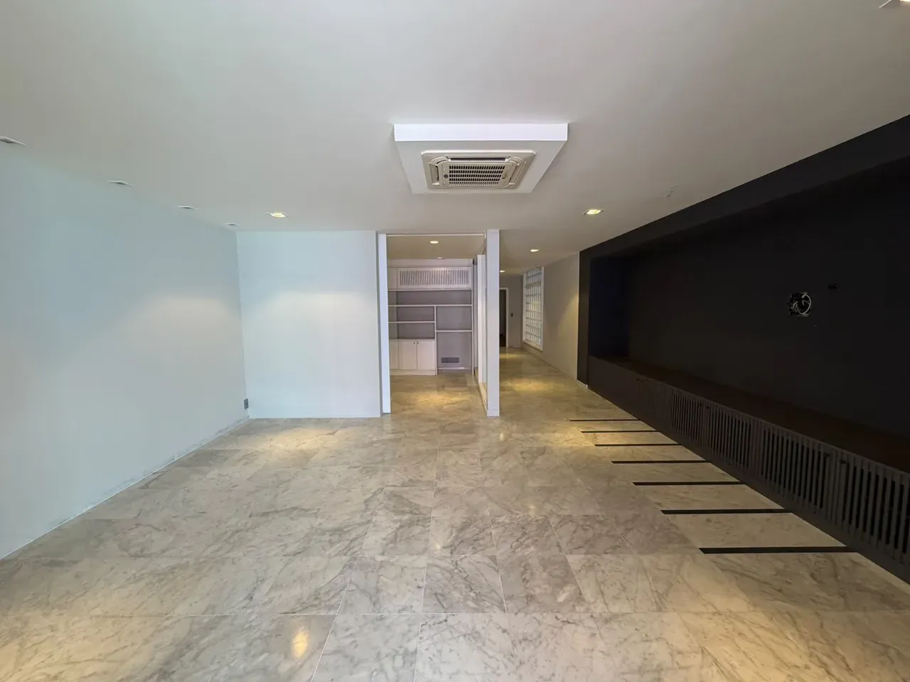 Apartamento de 465 m² com vista para a água e banheira — photo 18