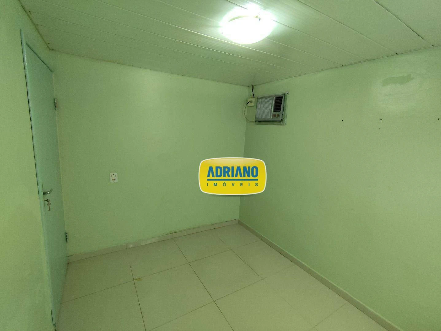 2-bedroom house with a bathtub in Florianópolis — photo 15