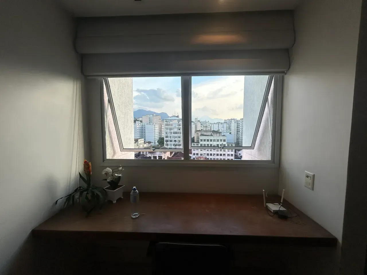 Furnished 1-bedroom apartment with open-plan kitchen — photo 2