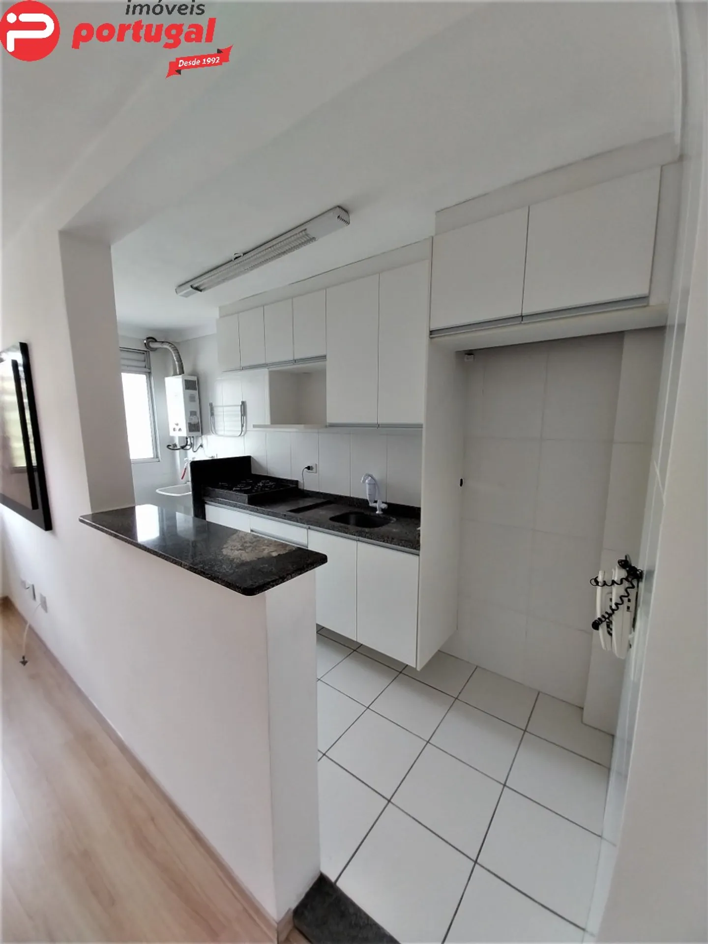 Apartamento com piso de madeira ou laminado, Portão — photo 3