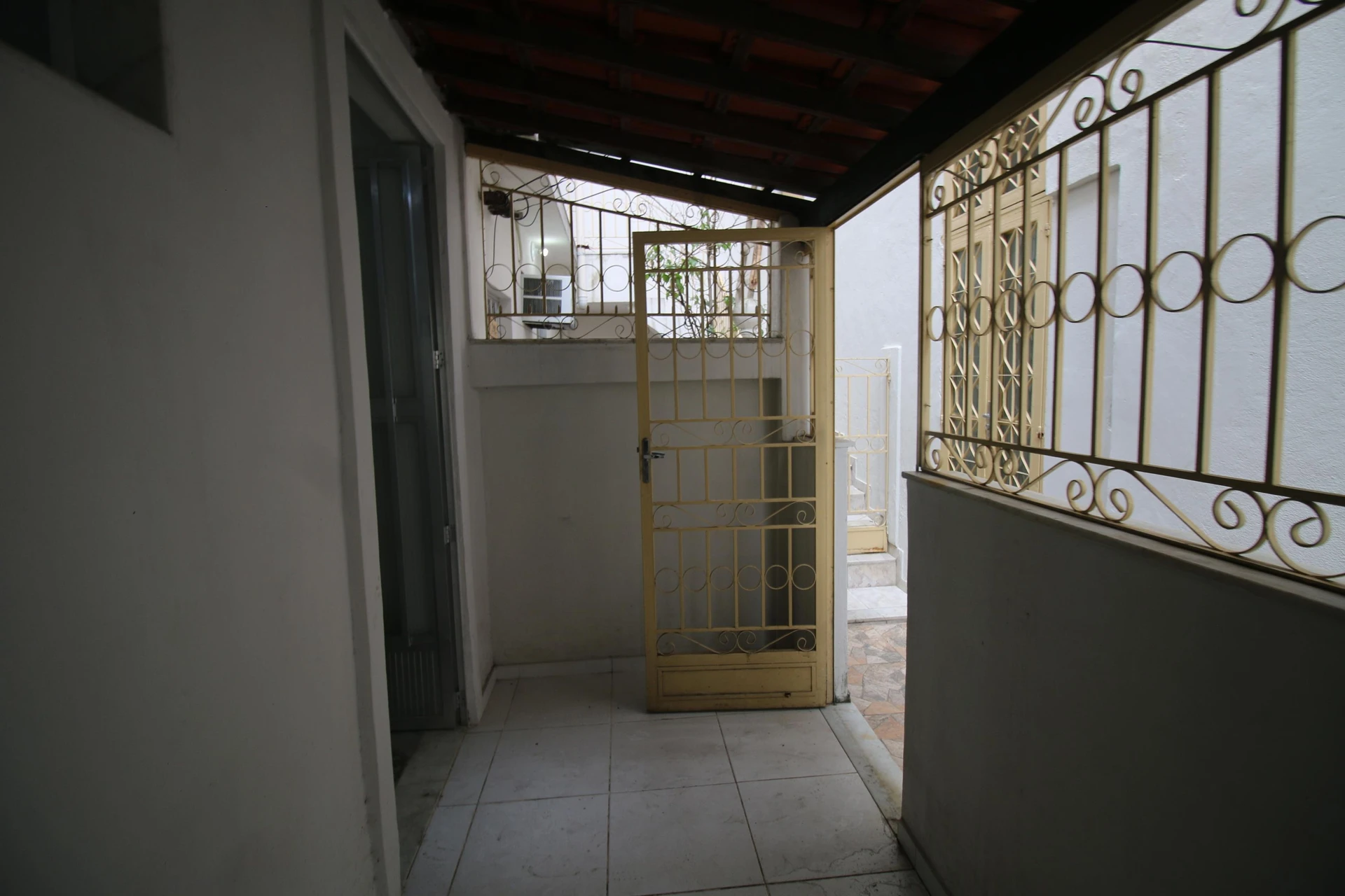 Rental house with 3 en-suite bedrooms and 4 bathrooms — photo 41