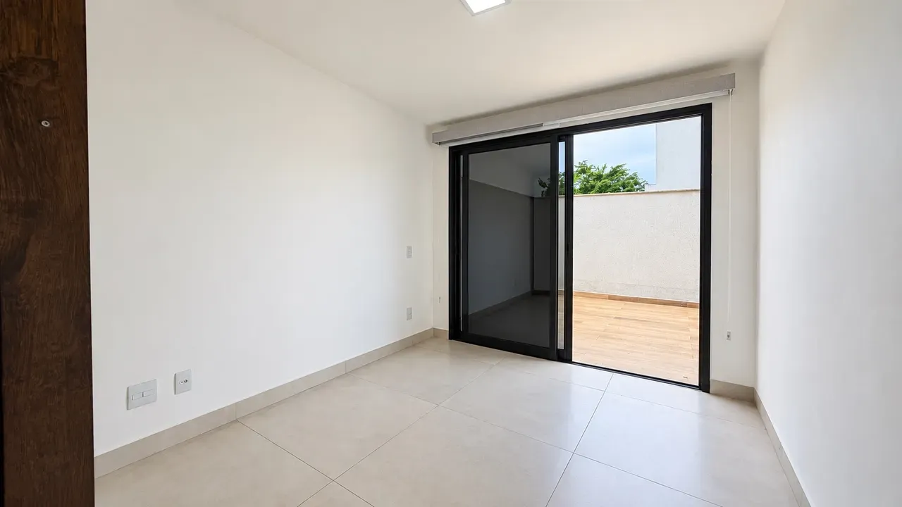 House, 360 m², with floor-to-ceiling windows — photo 28