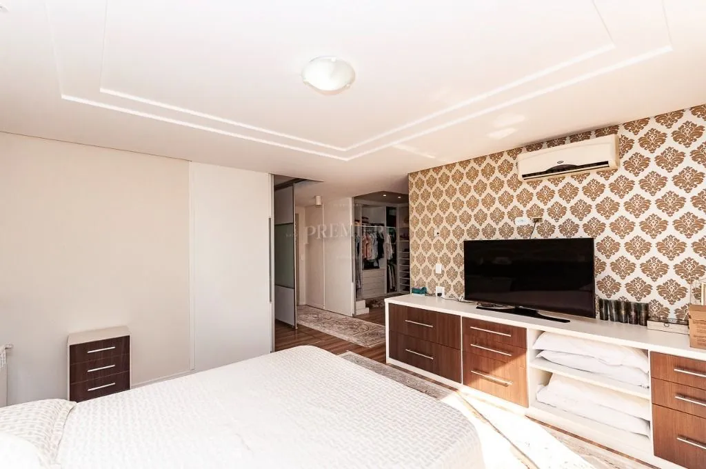 Furnished house with 4 bedrooms across 1167 m² and 8 spots — photo 48