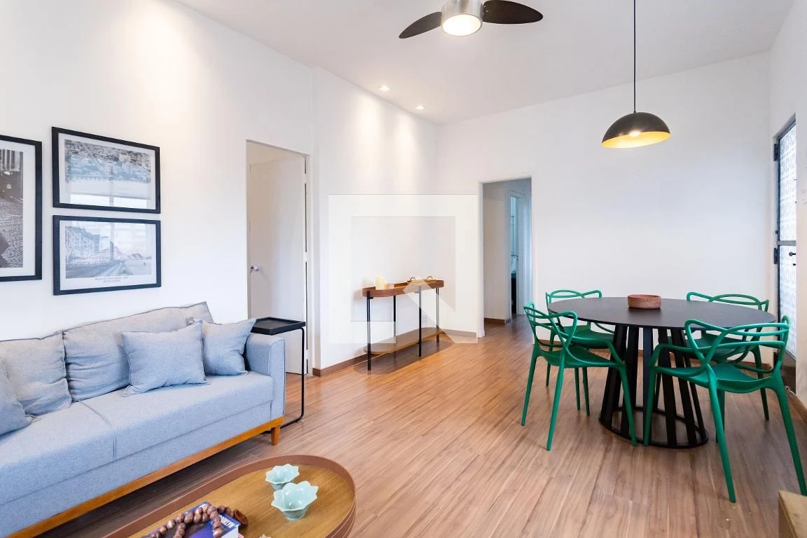 3-bedroom house with wood or laminate floors