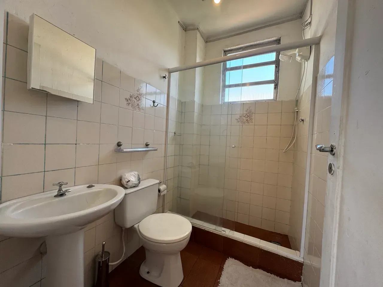 Apartment on the 6th floor with wood or laminate floors — photo 17