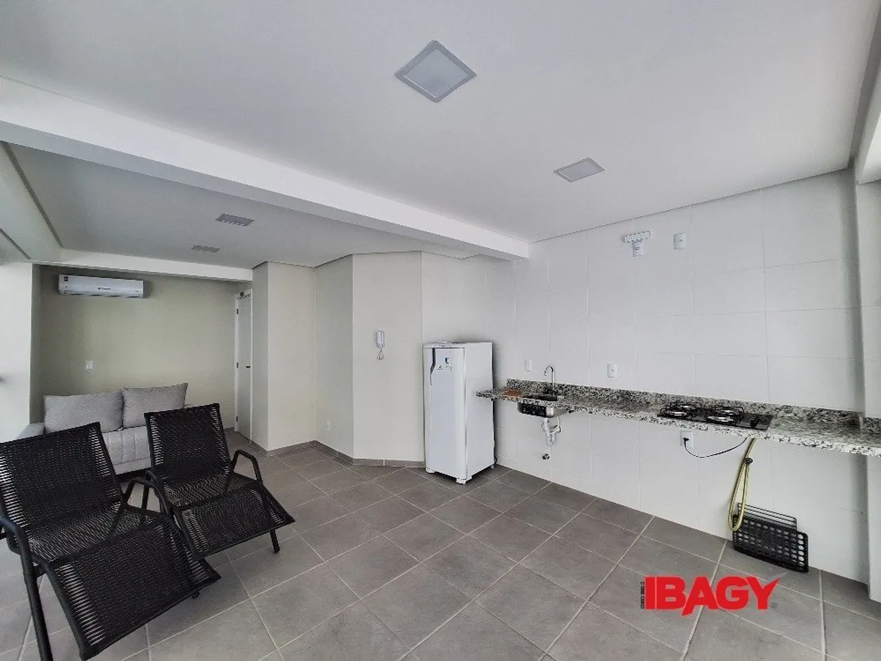 2-bedroom apartment in a building with a pool — photo 10
