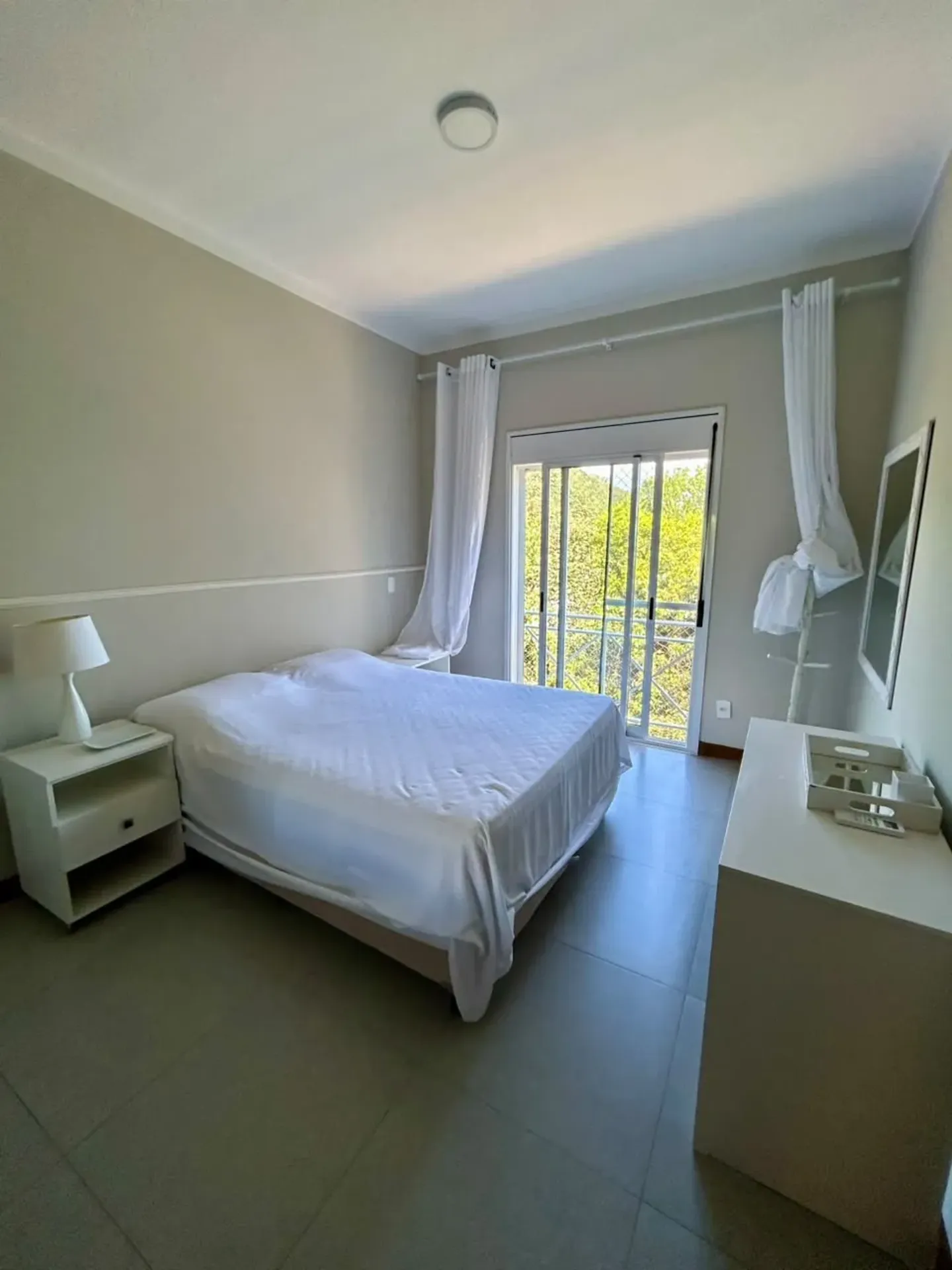 3-bedroom apartment with a washing machine
