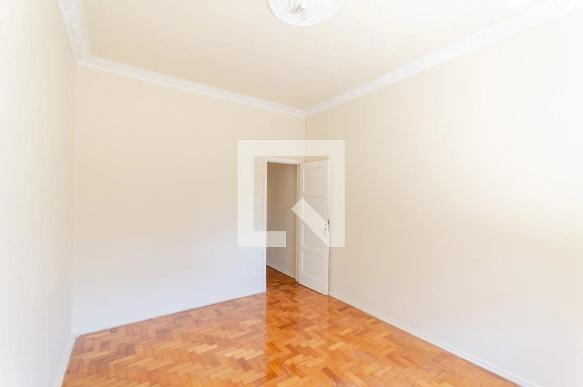 2-bedroom apartment with wood or laminate floors — photo 8