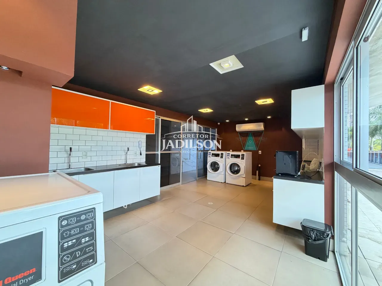2-bedroom apartment in a building with a gym — photo 28