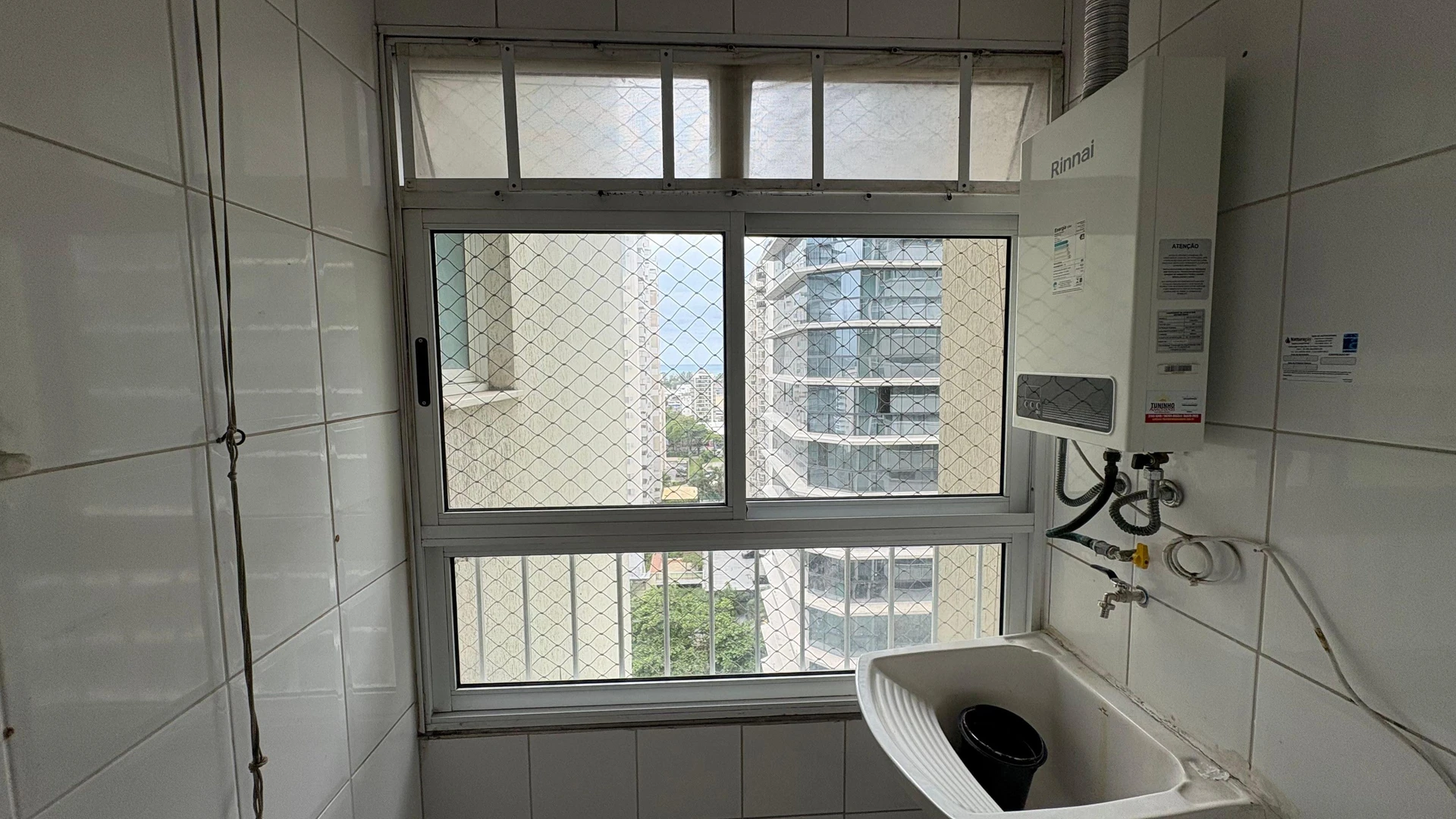 Floor-to-ceiling windows in a 3-bedroom apartment, 105 m² — photo 41