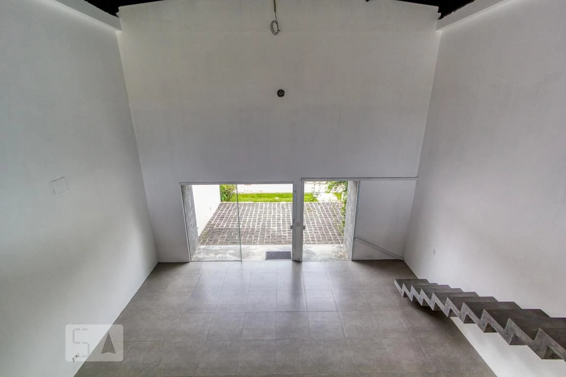 House with 3 bedrooms and 4 bathrooms with a closed kitchen — photo 31