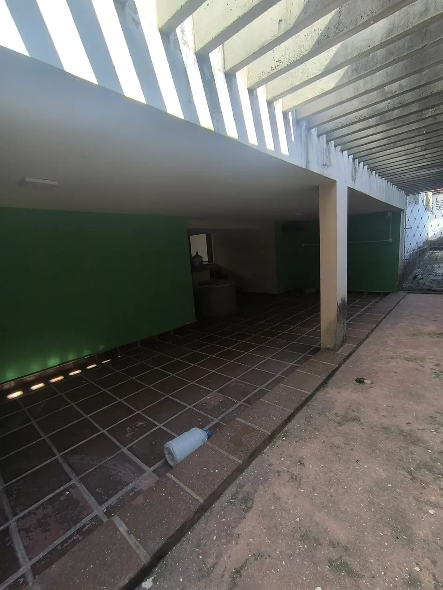 House, 300 m², with a grill on the balcony — photo 11