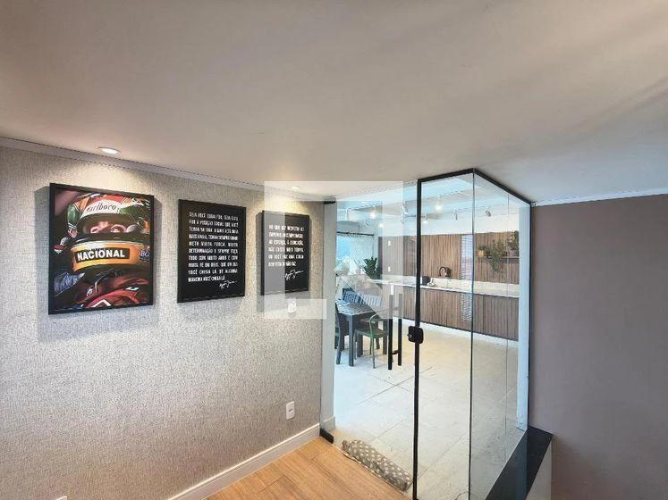 3-bedroom apartment with a glass-enclosed balcony — photo 3