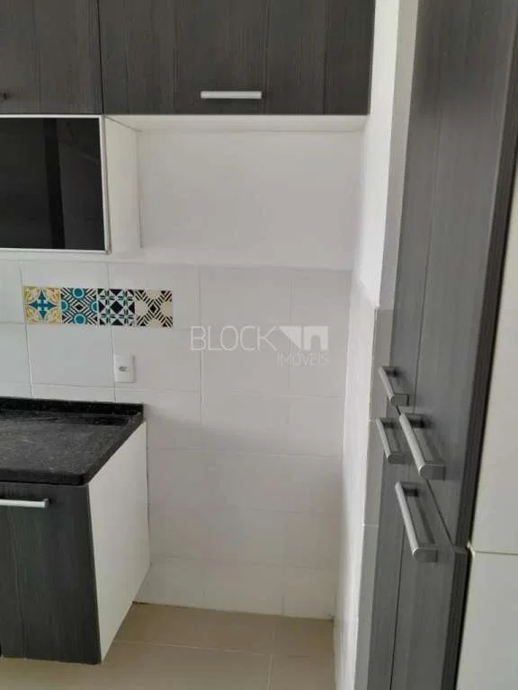 2-bedroom apartment in a building with a pool — photo 13
