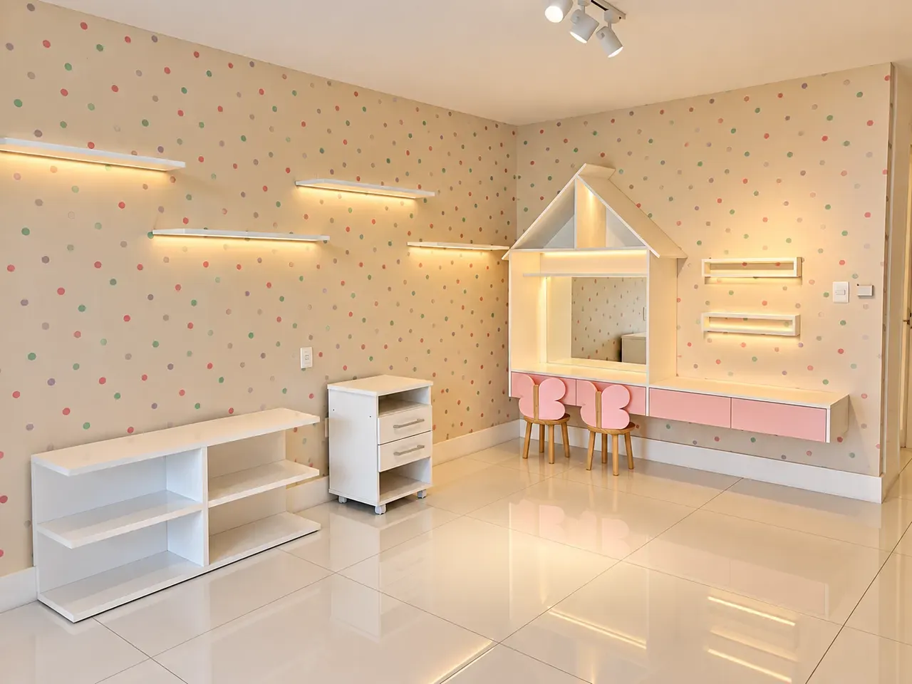 Furnished house, 980 m², with floor-to-ceiling windows — photo 21