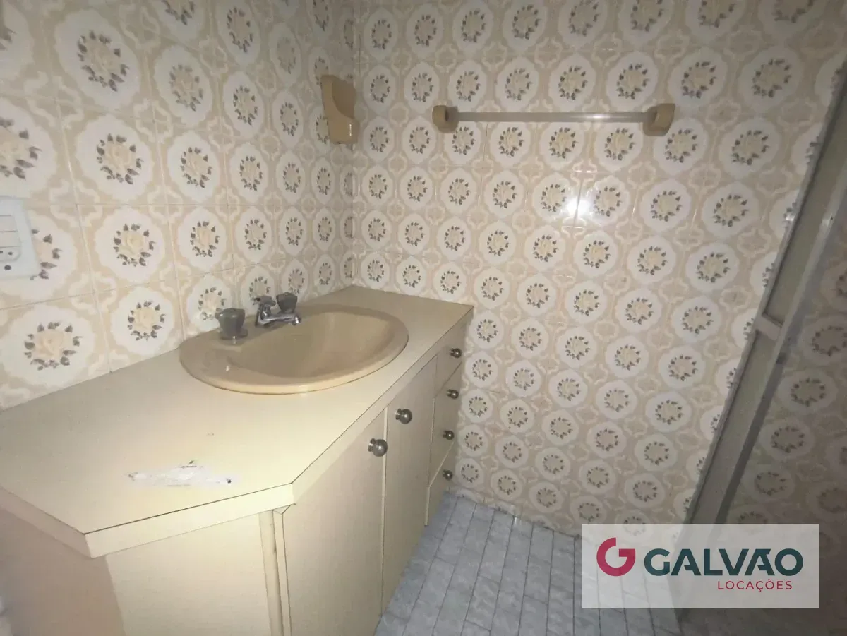 Квартира з 3 спальнями та дерев'яною підлогою або ламінатом — photo 13
