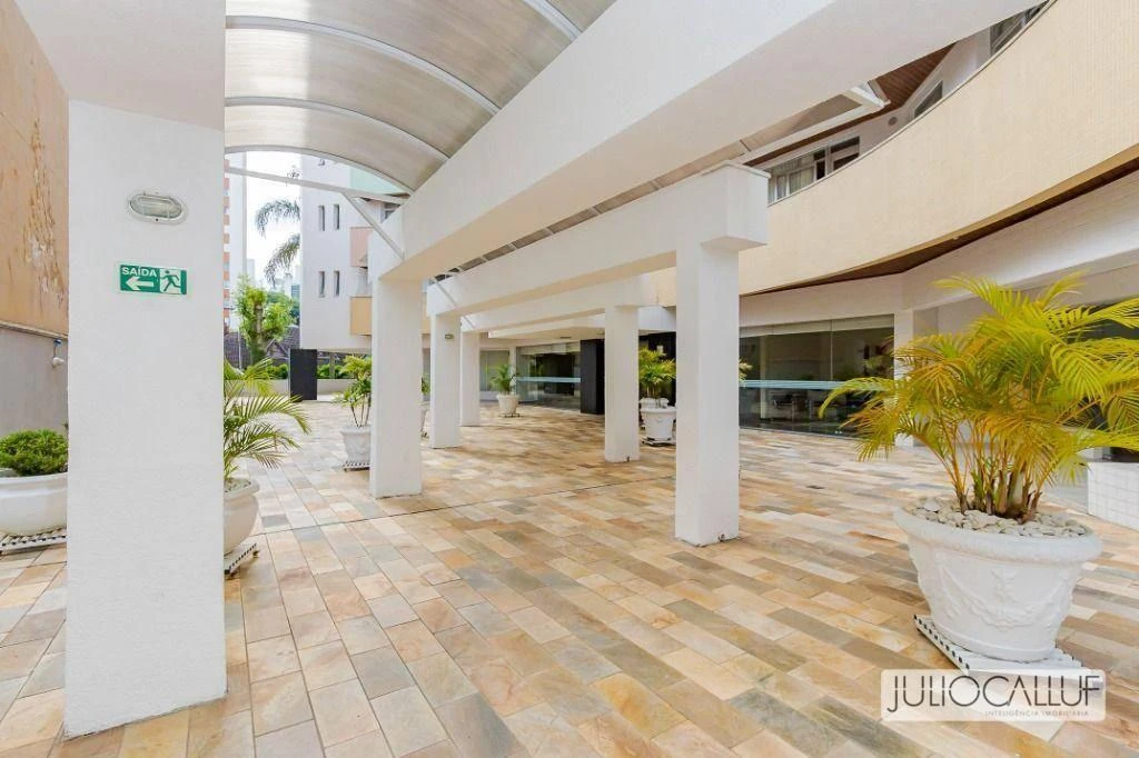 Застеклённый балкон и 3 спальни: квартира 151 м² — photo 39