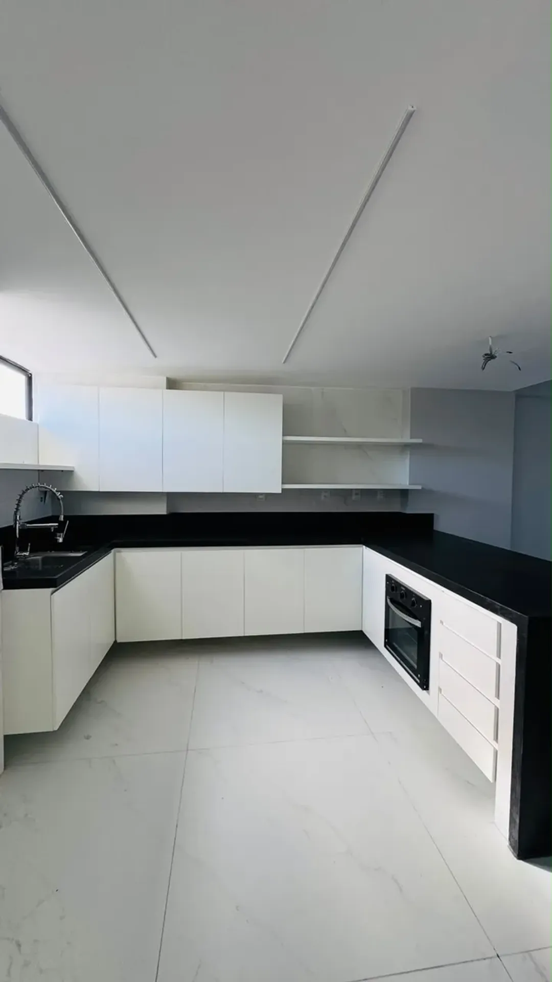 Apartment on the 7th floor with floor-to-ceiling windows — photo 3
