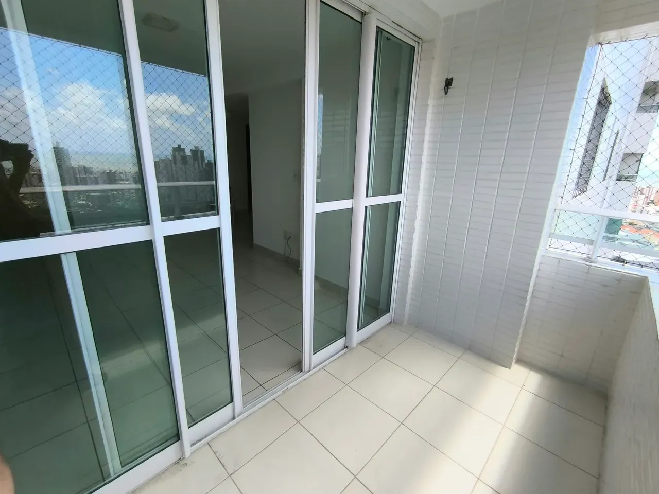 3-bedroom apartment with a washing machine