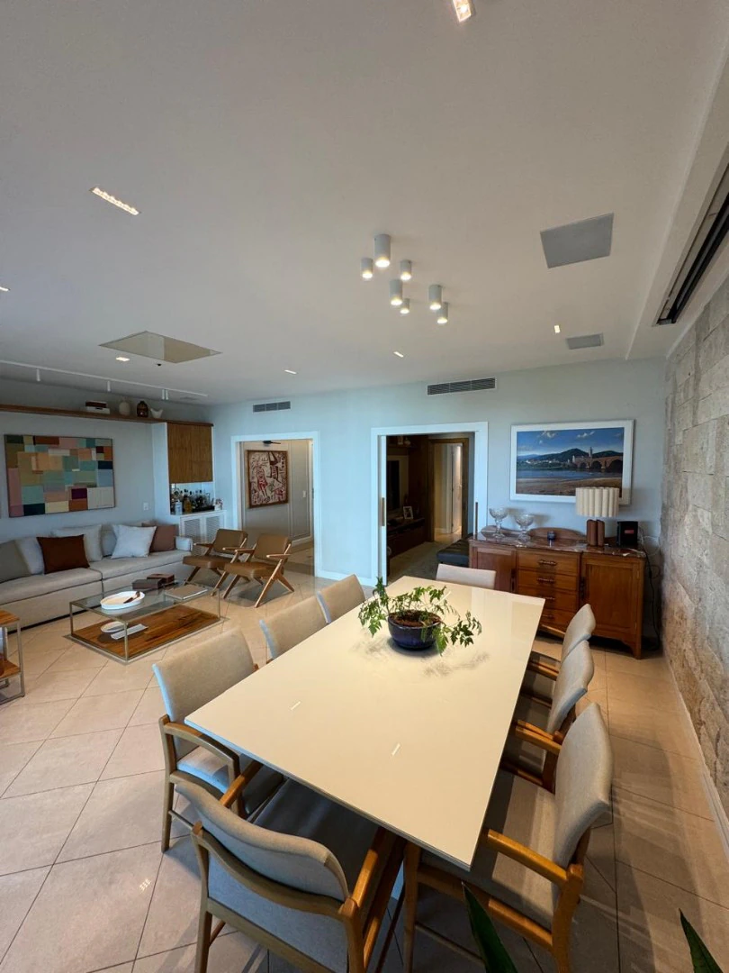 Furnished 4-bedroom apartment with a real home office desk — photo 17