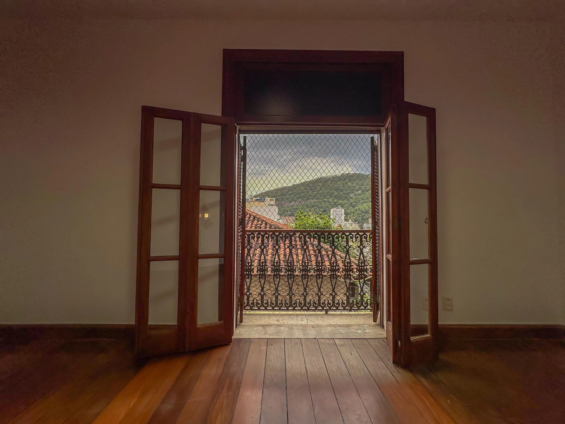 Apartment, 275 m², with a glass-enclosed balcony — photo 71