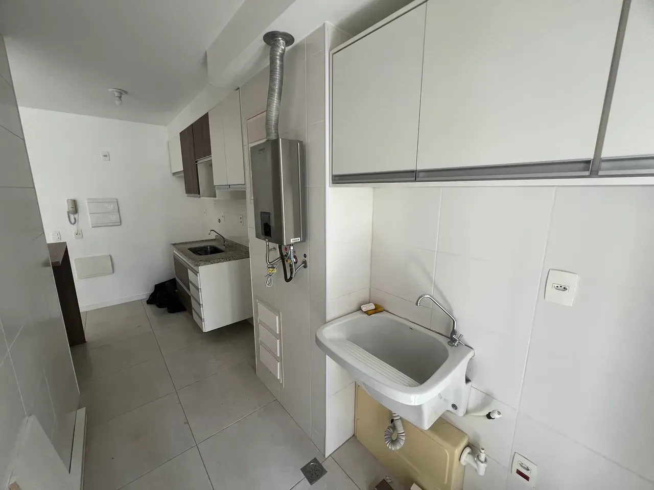 1-bedroom apartment with open-plan gas kitchen — photo 2