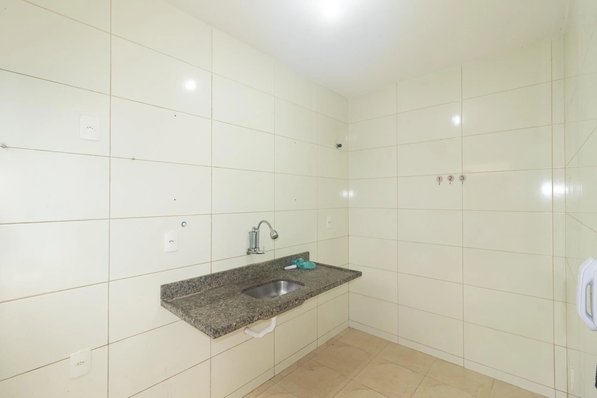 House with 2 bedrooms and balcony plus 1 parking space — photo 9