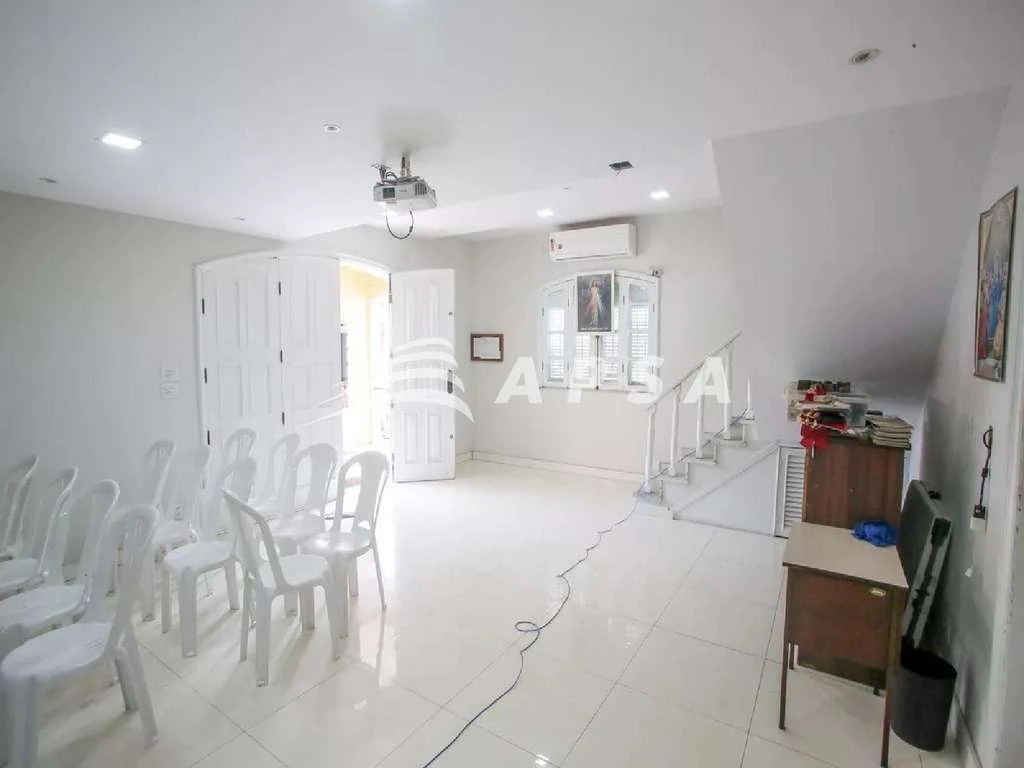 Duplex house with 4 bedrooms, 5 baths and a gas stove — photo 16