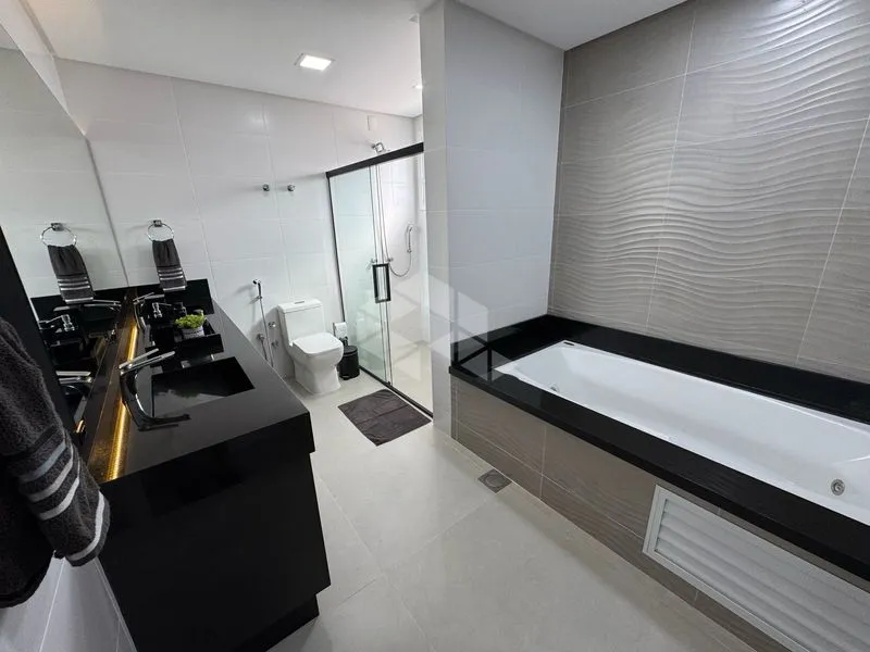 Furnished house with 4 en-suite bedrooms and private garden — photo 52