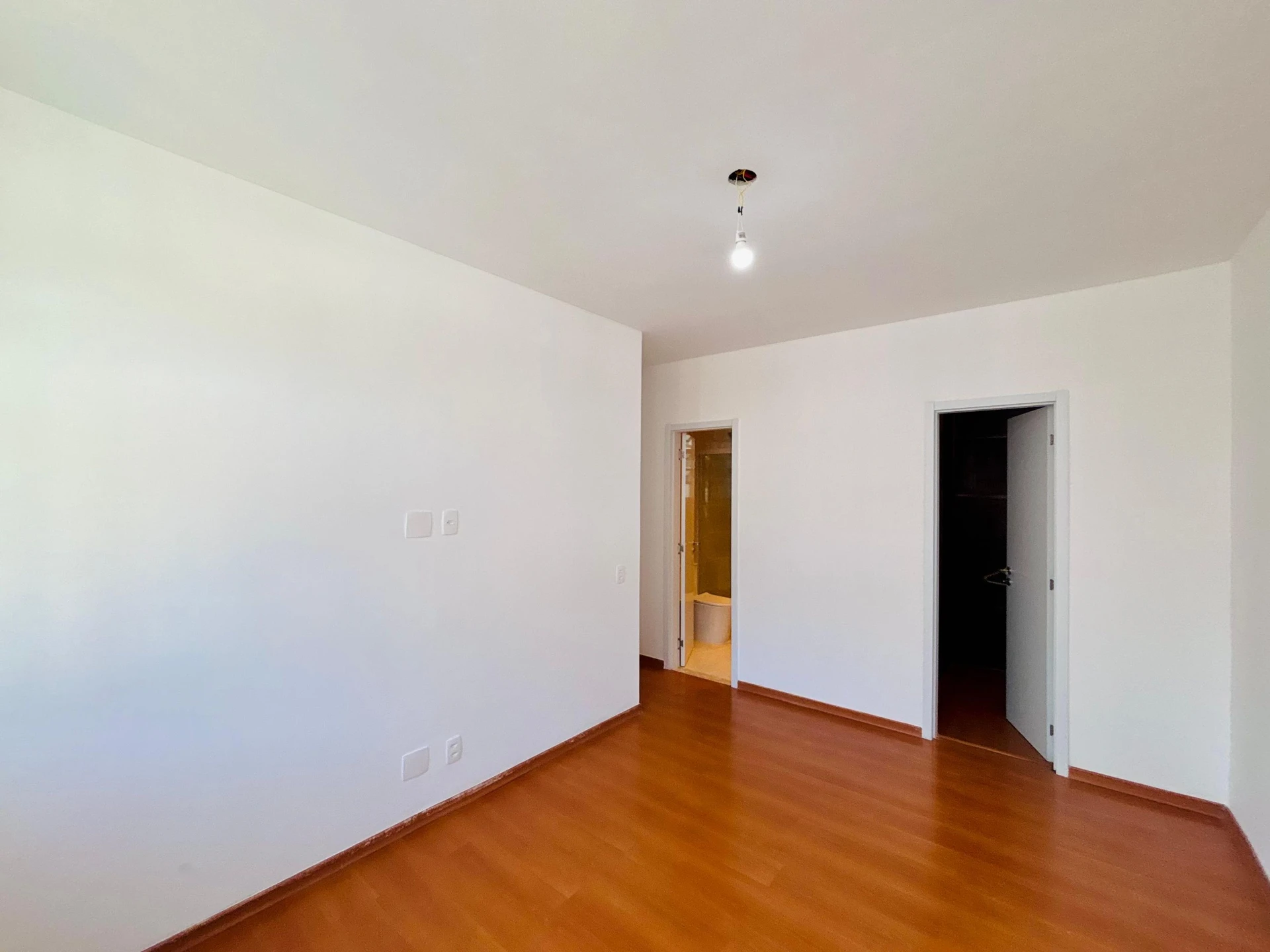 3-bedroom apartment with a mountain view — photo 32