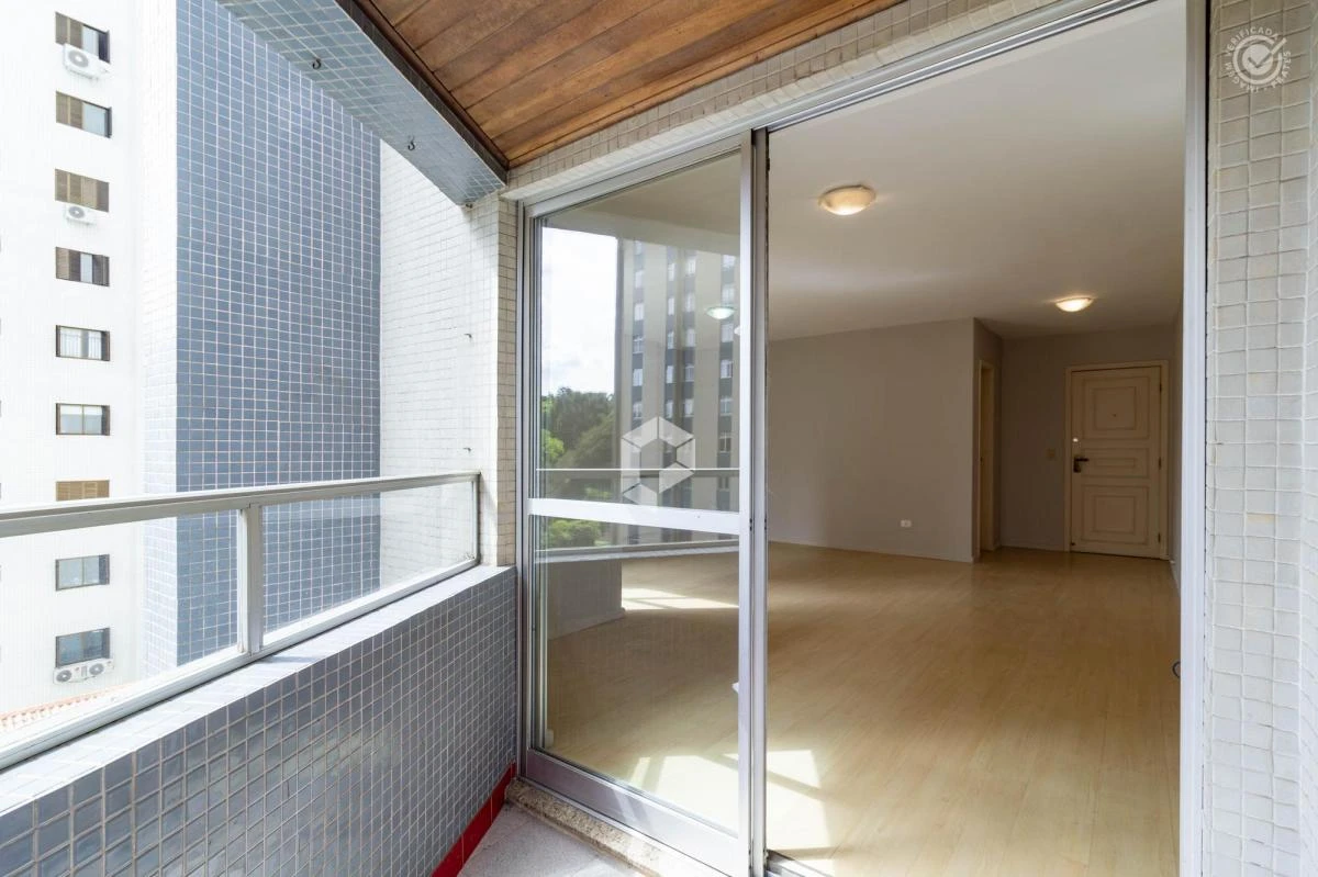 3-bedroom apartment with a glass-enclosed balcony — photo 18