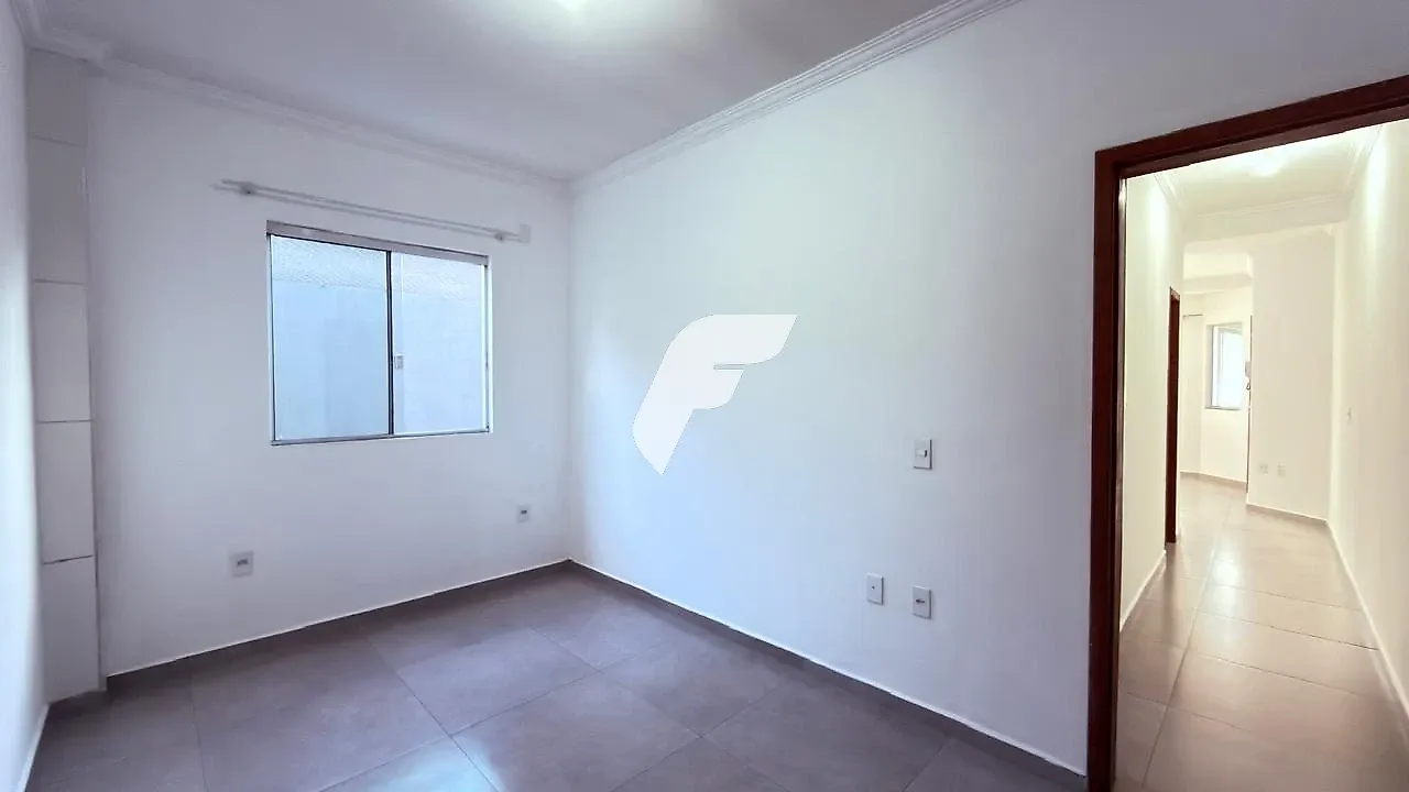Apartamento en planta baja con cocina compacta y 2 dormitorios — photo 3