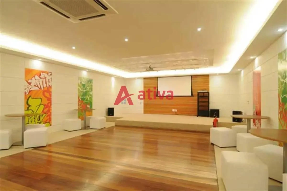 4-bedroom apartment with a glass-enclosed balcony — photo 38
