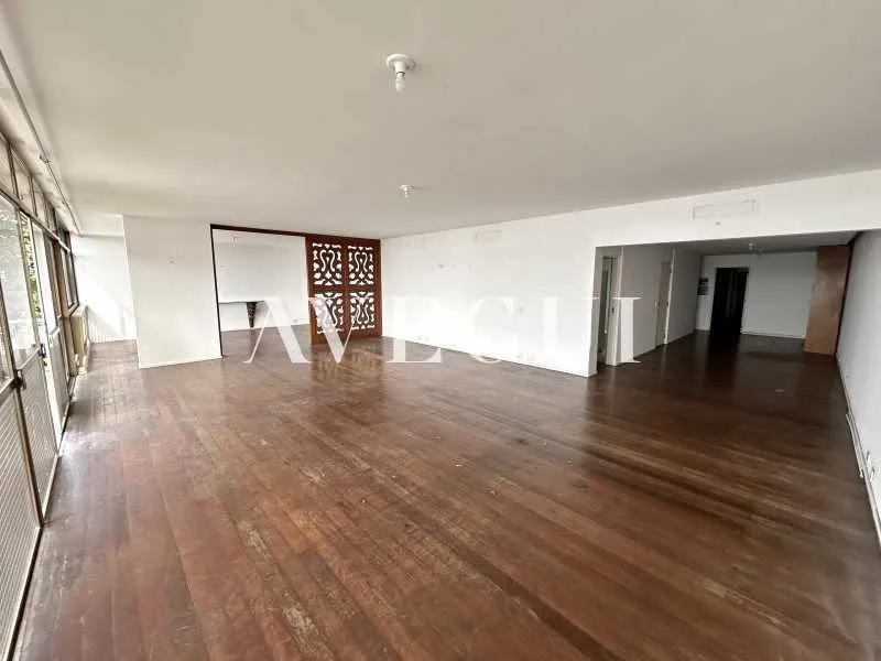 Residential apartment with 4 bedrooms and 4 bathrooms — photo 14