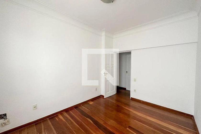 4-bedroom rental apartment with 225 m² and parking — photo 43