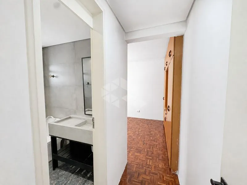 Apartment, 140 m², with wood or laminate floors — photo 14