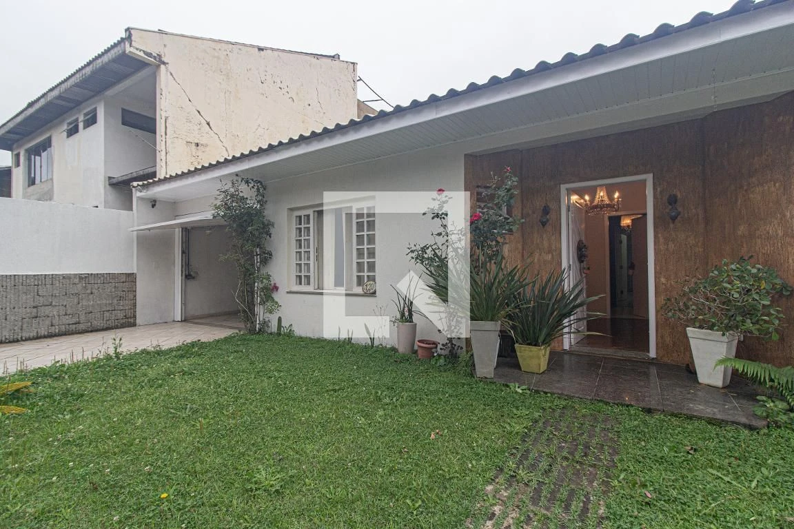 3-bedroom house with a walk-in closet in Curitiba — photo 55