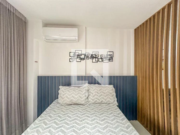 One-bedroom apartment in a building with a gym — photo 29