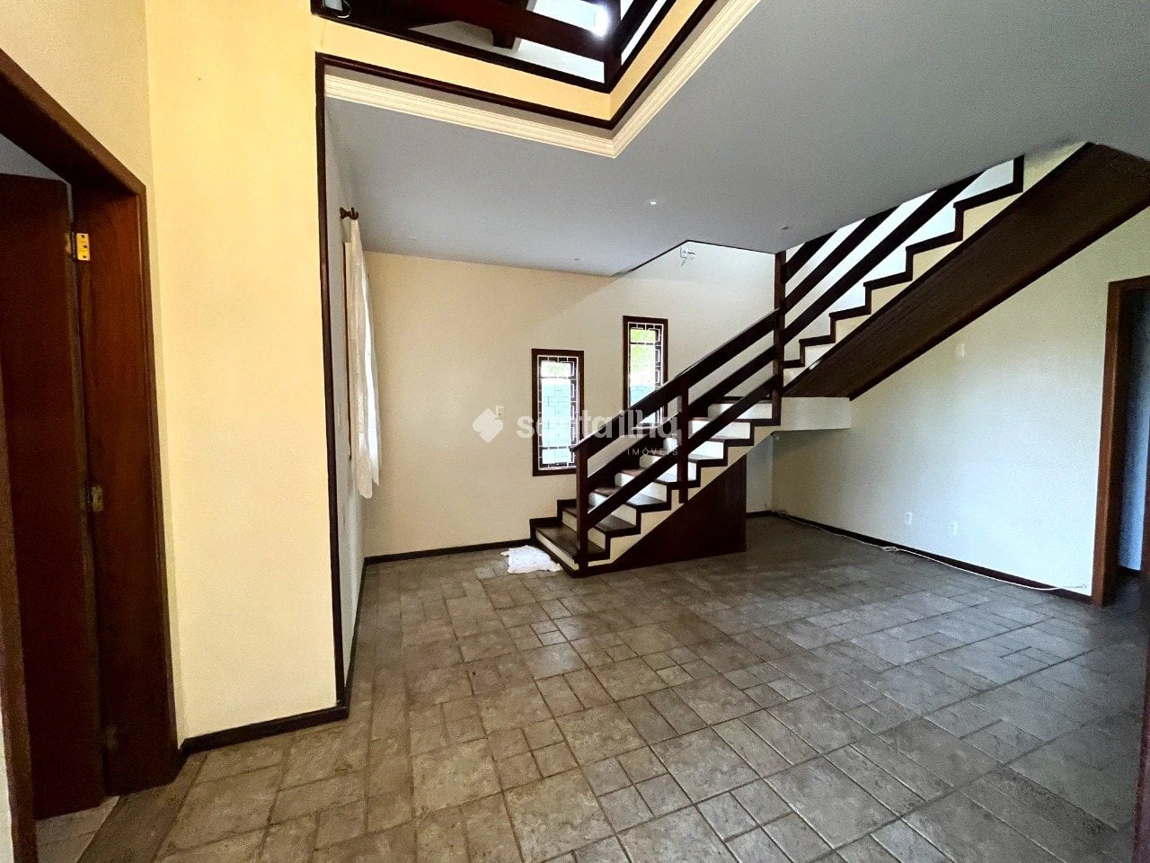 200 m² house with a private BBQ and a grill on the balcony — photo 15