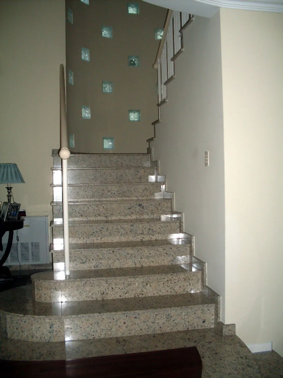 4-bedroom house with a bathtub in Curitiba — photo 8