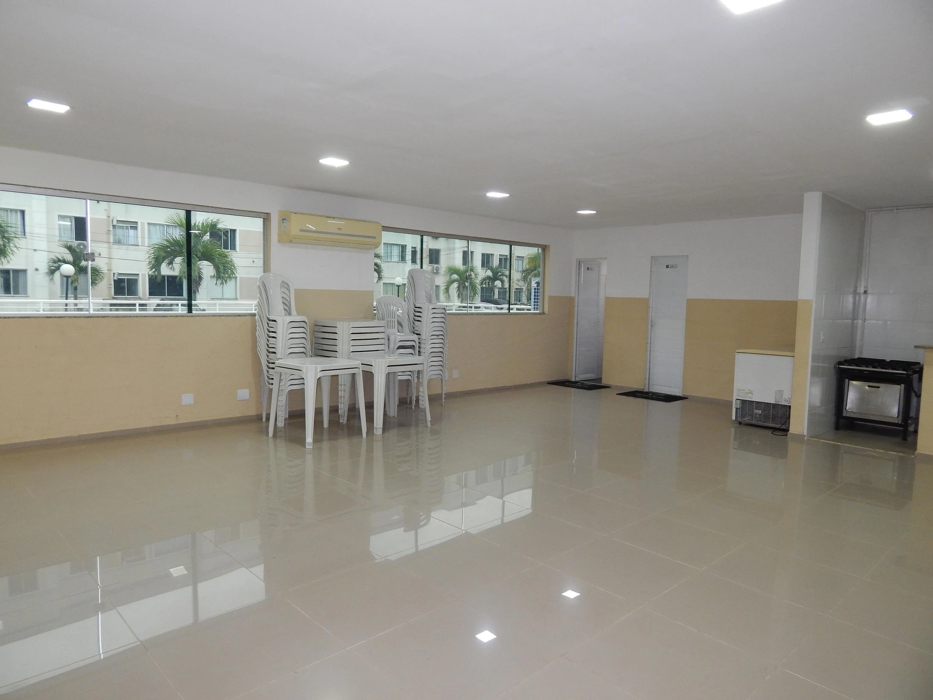 Furnished apartment, 42 m², with a grill on the balcony — photo 28