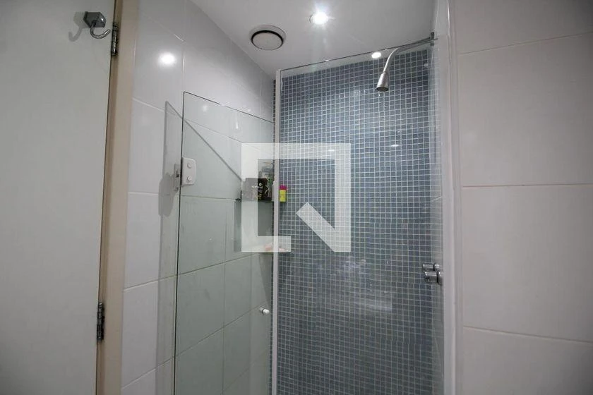 Glass-enclosed balcony in a 2-bedroom apartment, 78 m² — photo 48