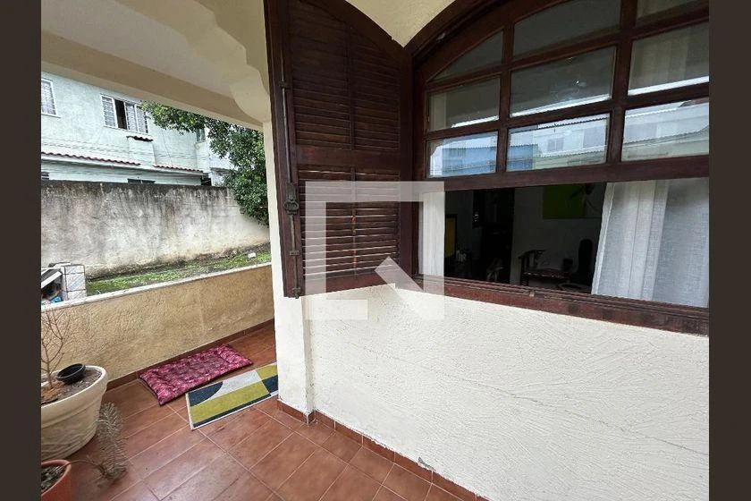 Furnished 3-bedroom house with desk workspace — photo 23