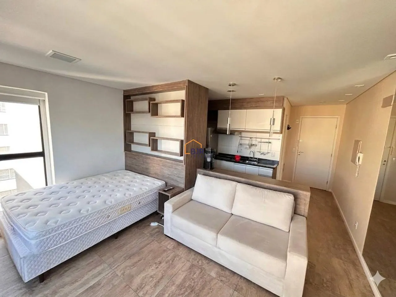 Apartamento amueblado de 1 dormitorio con balcón y jardín privado — photo 4