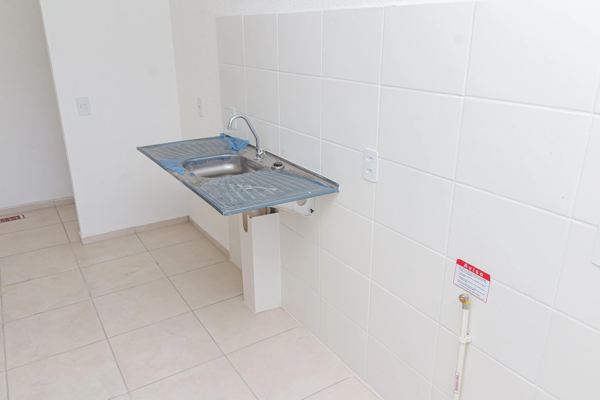 2-bedroom apartment in a building with a pool — photo 56